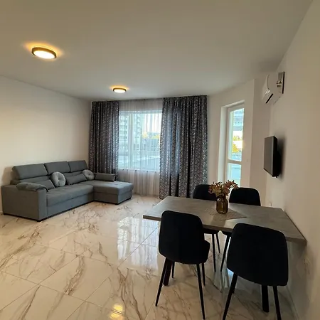 Park 7 Apartment *